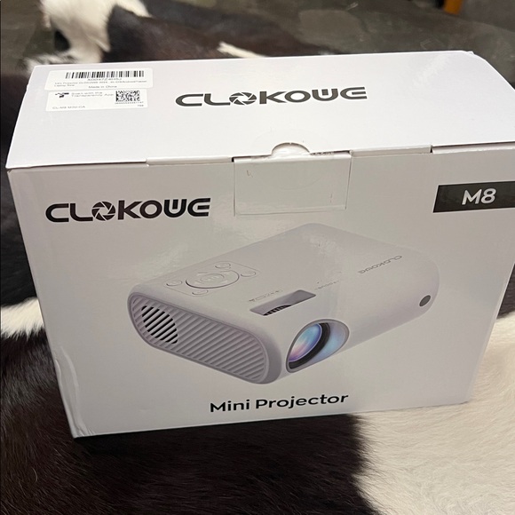 CLOKOWE M8 Mini Projector 2024 - Picture 2 of 8